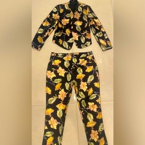 A Colorful flower leaf two piece pant suit